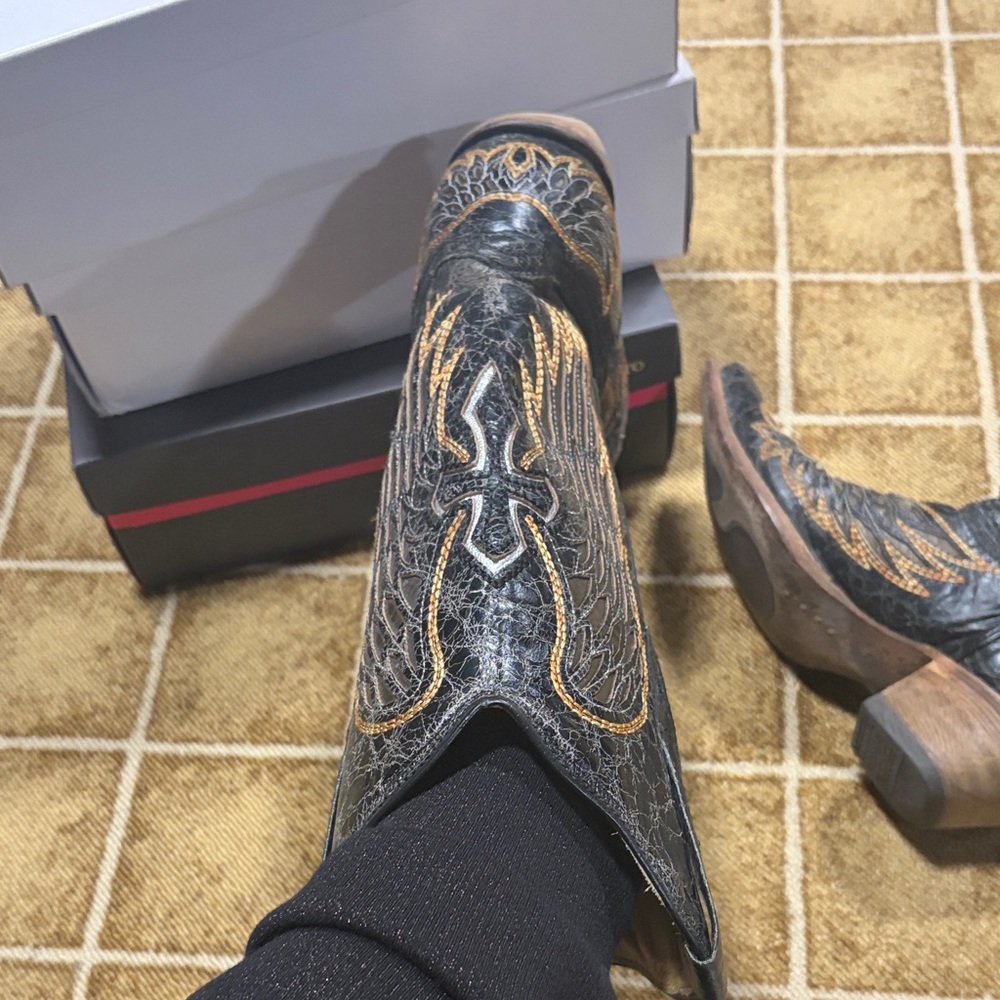 Corral Black and Gold Winged Heeled Boots - Picture 6 of 8